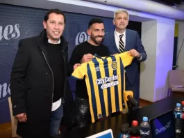 Carlos Tevez fue presentado como DT de Rosario Central