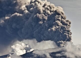 Rusia: el volcán Kracheninnikov despertó después de 450 años