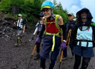 Un hombre de 102 años escaló una montaña de 3.776 metros