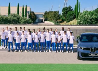 El Real Madrid recibe su flota de autos de lujo: Mastantuono elige un modelo distintivo