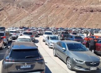 Tensión en la frontera: filas interminables y malestar entre los viajeros hacia Chile