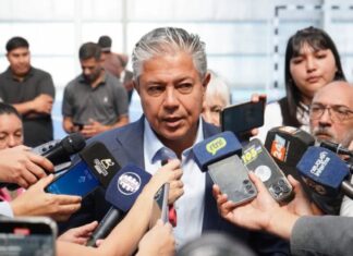 Figueroa reestructura su gabinete y crea el Ministerio de Juventud, Deporte y Cultura