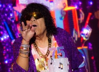 Alarma por la salud de La Mona Jiménez en pleno show