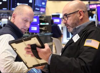 Caen acciones argentinas en Wall Street y el riesgo país supera los 550 puntos