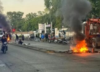 Santa Fe: policías y penitenciarios volvieron a manifestarse frente a la Casa de Gobierno