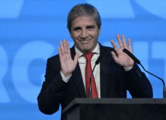 Luis Caputo aseguró que mejoró la imagen del país ante inversores internacionales