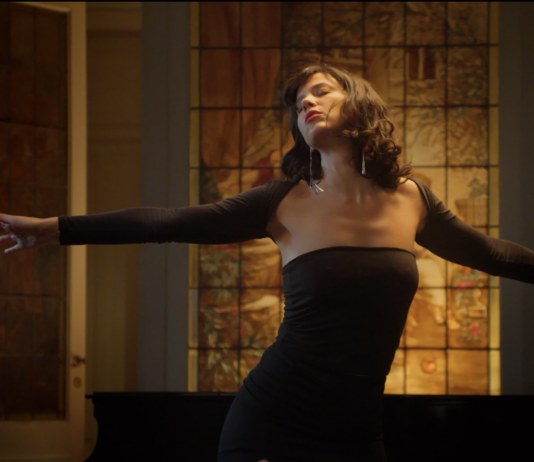 Lola Parda expande su lenguaje artístico con «América» y presenta «Dolores»: un viaje entre música, cine y emoción