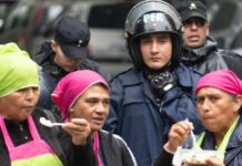 Protesta frente a la casa de Adorni y reclamos por políticas sociales