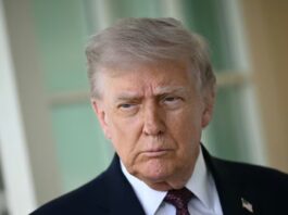 Trump extiende la tregua con Irán pero sostiene el bloqueo marítimo