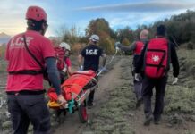 Rescataron a una mujer herida en la cordillera tras un operativo en terreno de difícil acceso