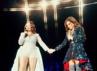 Emotivo tributo a Jenni Rivera: Gloria Trevi cantó junto a Jacqie Rivera en Ciudad de México