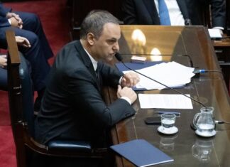 Adorni canceló su informe de gestión en el Senado y crece la tensión política
