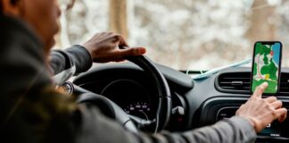 Denunció que un chofer de una app trabó la puerta del auto y le pidió un beso a su hija de 13 años en Cipolletti