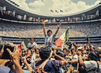Subastan otra camiseta de Diego Armando Maradona