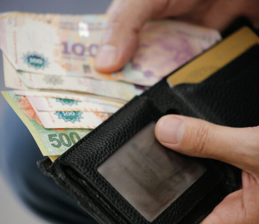 El Gobierno subirá el salario mínimo