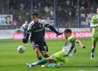 Gimnasia alcanzó la cima al superar a Defensa y Justicia