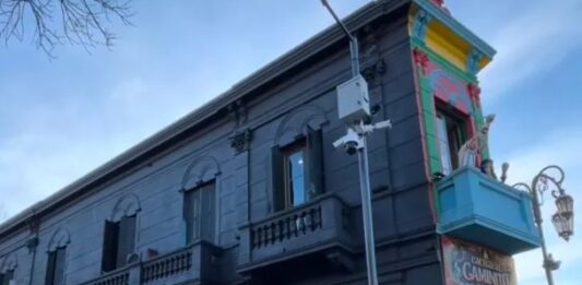 Críticas y desconcierto: Caminito amaneció pintado de negro