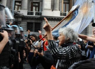 El Congreso Argentino, otra vez epicentro de tensión y forcejeos