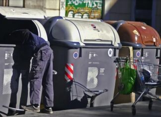 La Ciudad aplicará multas de hasta $900 mil a quienes revuelvan la basura y ensucien la vía pública