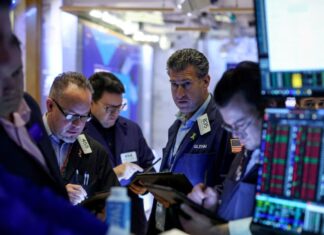 Tras el escándalo de los audios, sube el dólar oficial y caen bonos y acciones