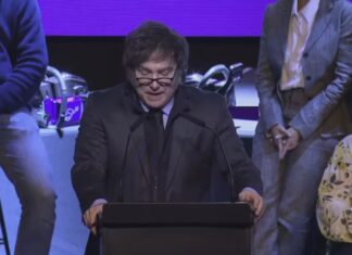 Milei pidió una ovación para Karina y llamó a “hacer grande a la Argentina”