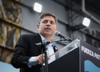 Kicillof desembarca en Almirante Brown para reforzar la campaña de Fuerza Patria
