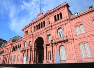 El Gobierno habilitó una línea para denunciar “adoctrinamiento” en universidades y colegios