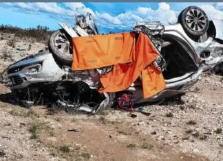 Tragedia en Ruta 2: mujer muere y su hijo resulta gravemente herido tras un vuelco