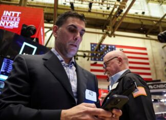 Caen los bonos y el riesgo país se mantiene por encima de los 1000 puntos tras nueva restricción del BCRA