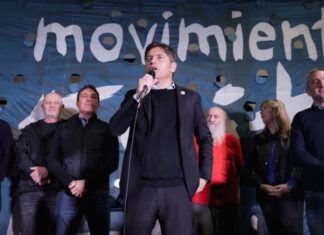 Kicillof refuerza la campaña nacional con recorridas, pero sin actos masivos