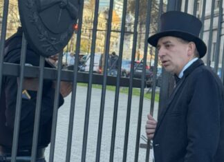 El “Mago sin Dientes” fue a Olivos y volvió a pedir una audiencia con Milei