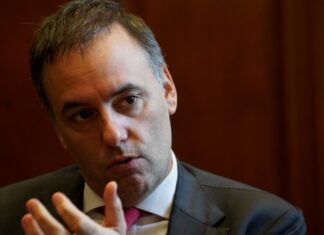 Adorni: “Cometimos errores, pero no vamos a hacer populismo electoral”