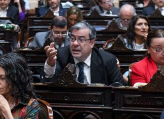 La oposición insiste en que cualquier acuerdo con EE.UU. pase por el Congreso