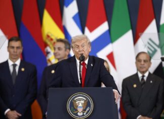 Trump encabezó la firma del acuerdo con Egipto, Qatar y Turquía para poner fin a la guerra en Gaza