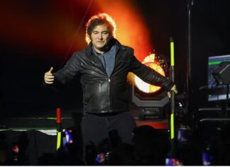 Show, libro y mensaje político: así fue el acto de Milei
