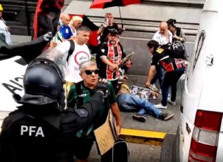 Tensión frente al Congreso: jubilados intentan cortar calles y la Policía interviene