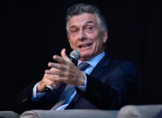 Macri pide diálogo post-elecciones y recibe respaldo de Caputo