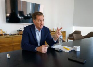 Votantes de Buenos Aires verán a Santilli en los afiches de La Libertad Avanza