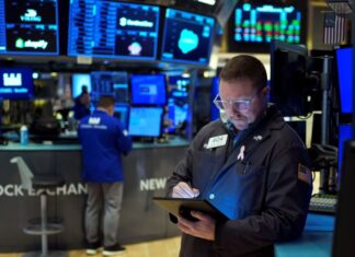 El riesgo país cayó por debajo de los 600 puntos y alcanza su nivel más bajo desde enero