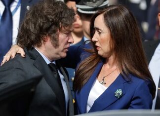 El Presidente dejó afuera a la Vice del incremento de sueldos