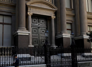 El Banco Central afloja restricciones para impulsar la licitación en dólares