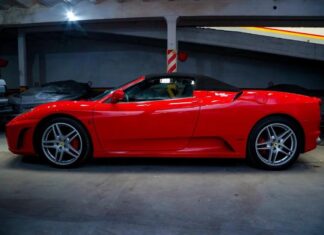 ¿Querés una Ferrari? Manuel Adorni anunció un remate imperdible