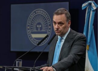 Adorni se defendió tras el escándalo: “No tengo nada que esconder”