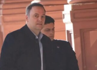 Denuncia contra Adorni: piden citar a la escribana por la compra de su departamento