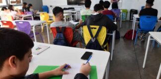 Ya rige la restricción de pantallas en aulas bonaerenses