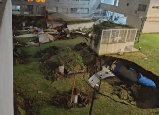 Derrumbe en un complejo de viviendas: 300 vecinos afectos y 65 autos aplastados