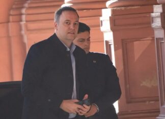 Compra inmobiliaria de Adorni: investigan el origen de fondos