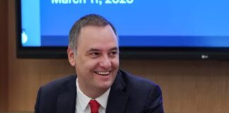 La fiscalía pidió archivar la causa por el viaje en avión oficial vinculado a la esposa de Manuel Adorni