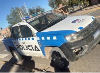 Huida violenta en Neuquén: un joven embistió patrulleros tras un presunto tiroteo