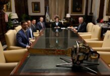 Milei recibió a Peter Thiel en Casa Rosada para impulsar inversiones tecnológicas Thiel es conocido por ser cofundador de PayPal, una de las primeras grandes plataformas de pagos digitales, junto a figuras como Elon Musk.